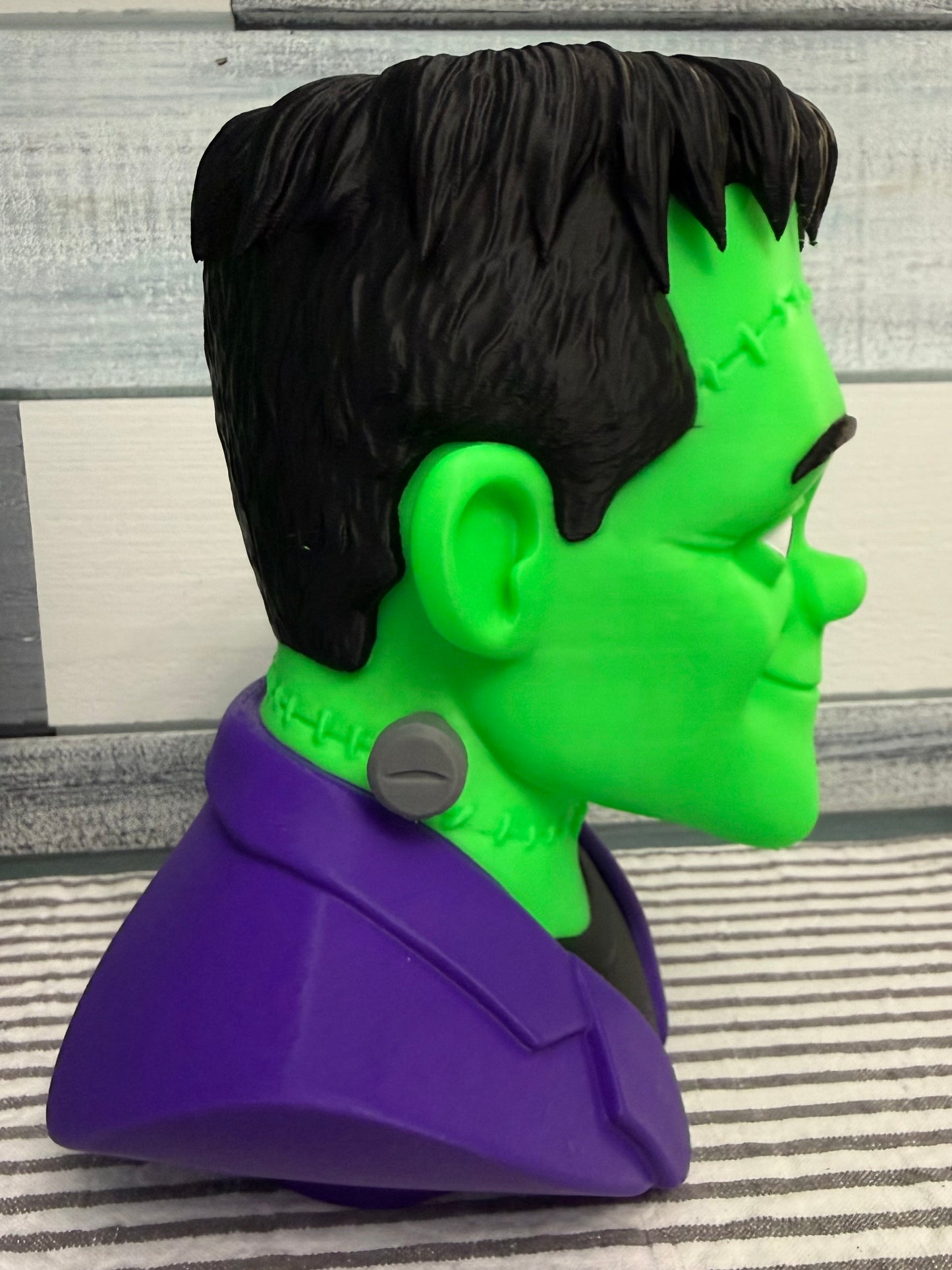 9” Frankie Bust