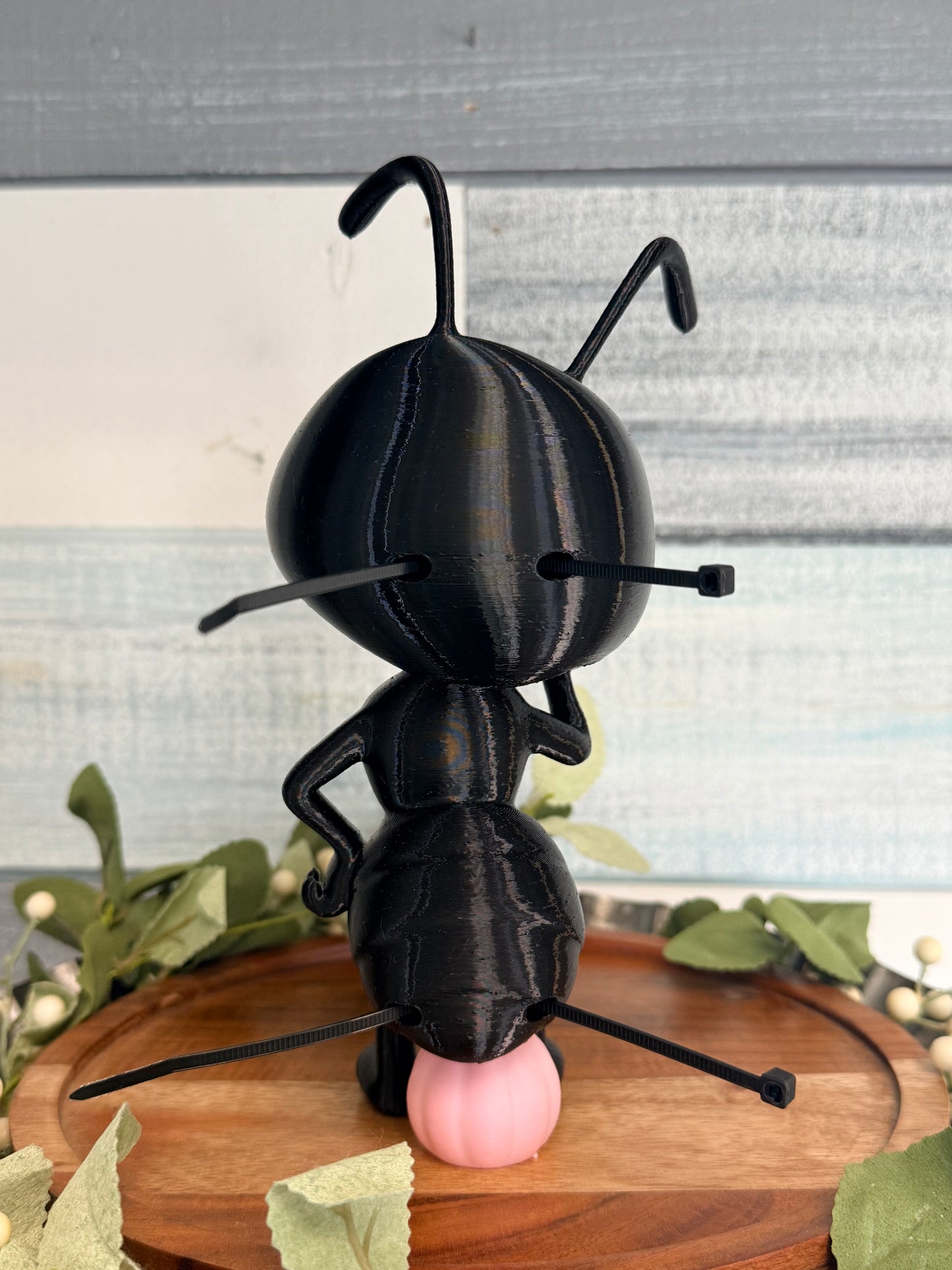 Antony & Angelica: Beautifully Dunn Exclusive Wreath-Friendly Ants – High-Shine PETG Outdoor Duo