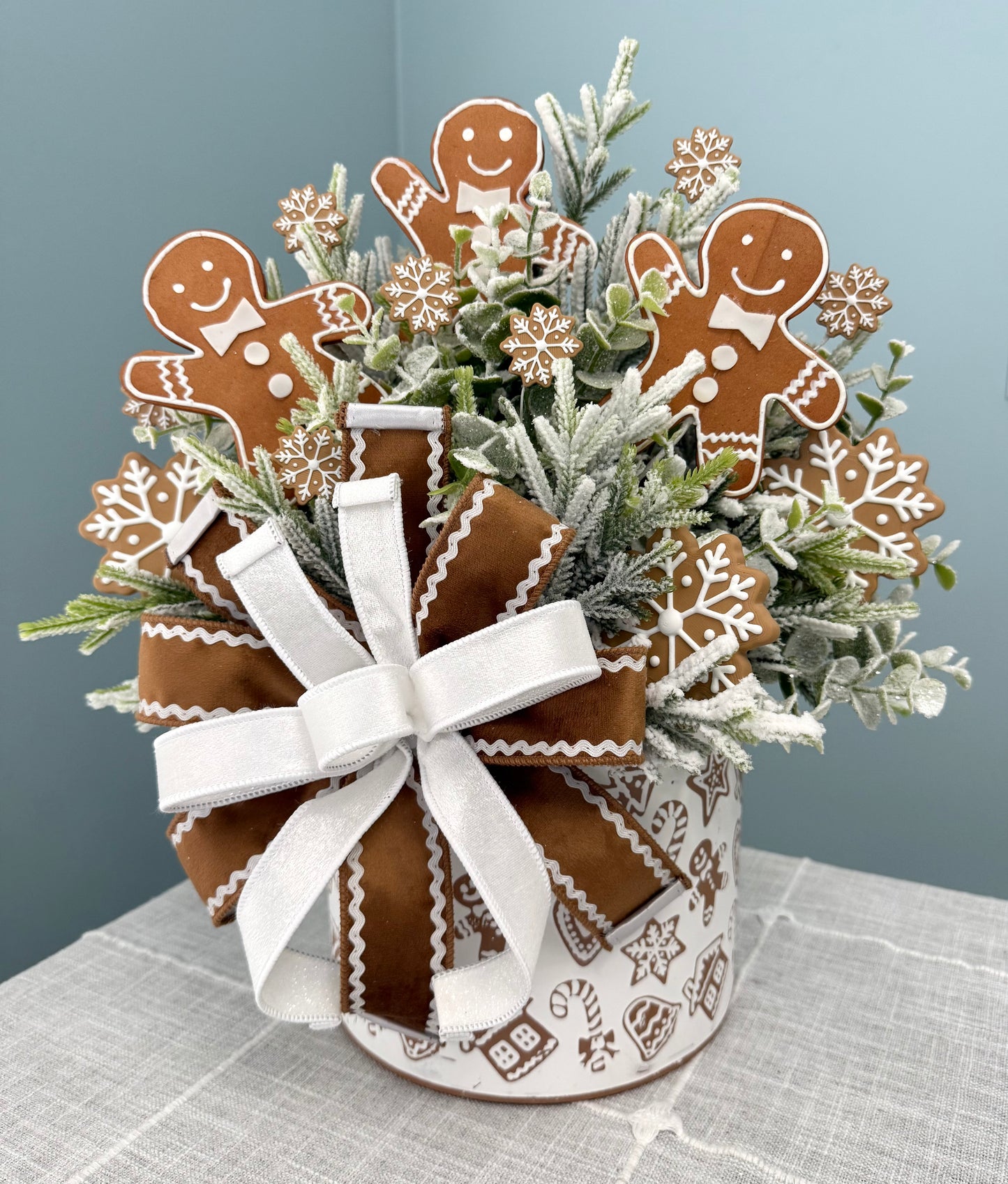 Cozy Gingerbread Wonderland Wall Pocket Floral Arrangement | Holiday Decor