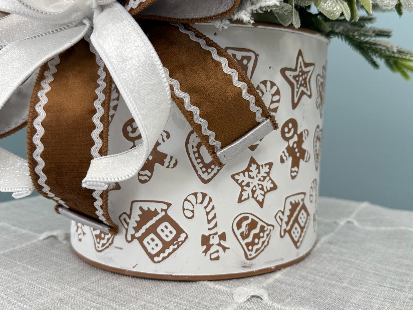 Cozy Gingerbread Wonderland Wall Pocket Floral Arrangement | Holiday Decor