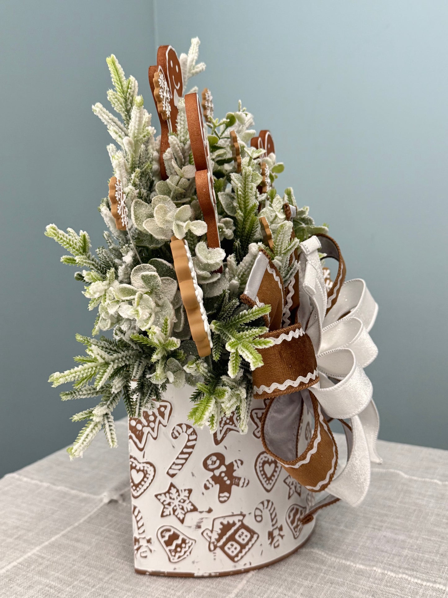 Cozy Gingerbread Wonderland Wall Pocket Floral Arrangement | Holiday Decor